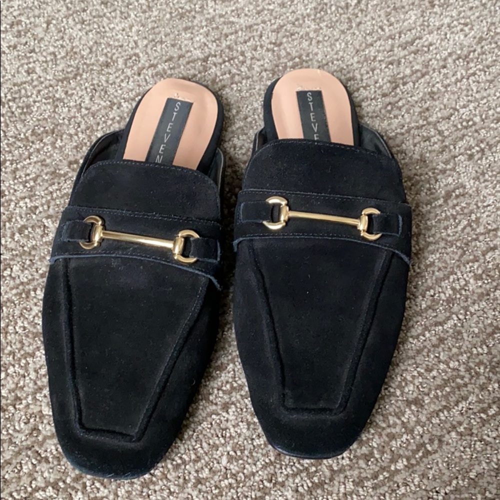 STEVEN by Steve Madden black and gold slides